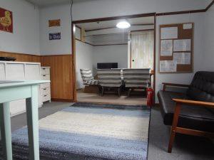 椅子のある部屋

AI によって生成されたコンテンツは間違っている可能性があります。