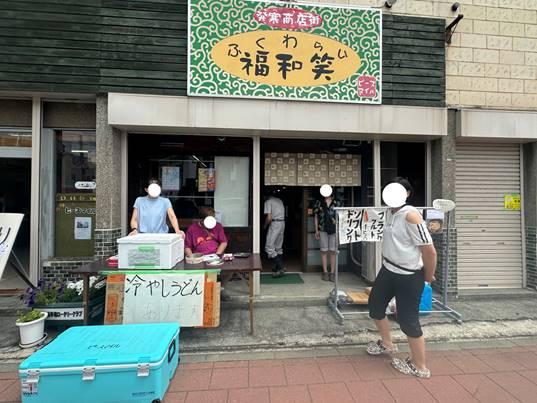 店の前に立っている人

AI によって生成されたコンテンツは間違っている可能性があります。