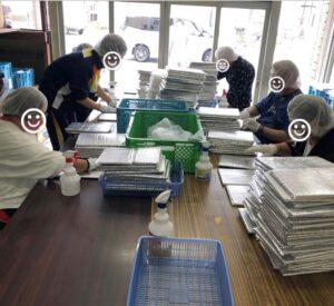 屋内, テーブル, 窓, 部屋 が含まれている画像

AI によって生成されたコンテンツは間違っている可能性があります。