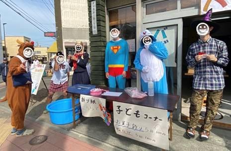 人, 建物, 屋外, 立つ が含まれている画像

AI によって生成されたコンテンツは間違っている可能性があります。