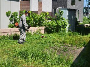 草の上に立っている男性

AI によって生成されたコンテンツは間違っている可能性があります。