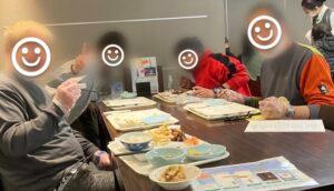 人, テーブル, 男, 食品 が含まれている画像

AI によって生成されたコンテンツは間違っている可能性があります。