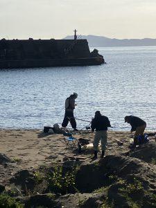海の上を歩いている人たち

AI によって生成されたコンテンツは間違っている可能性があります。