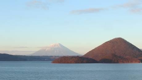 湖と山の景色

AI によって生成されたコンテンツは間違っている可能性があります。